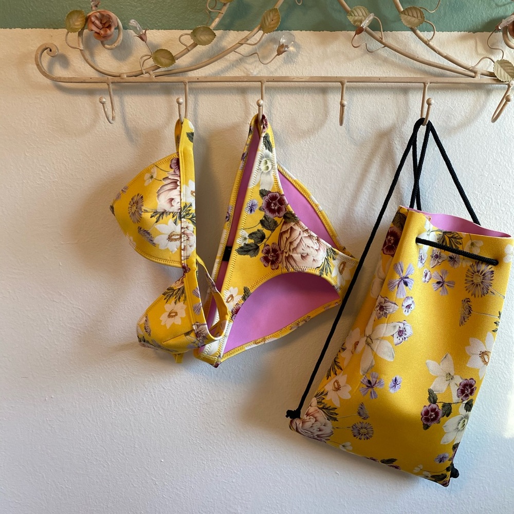 Triangl bikini and bag